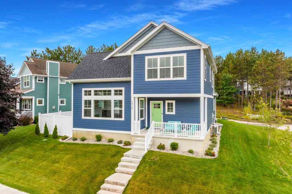Homes For Sale - 10708 Shrewbury Street <br/> Traverse City, MI 49684