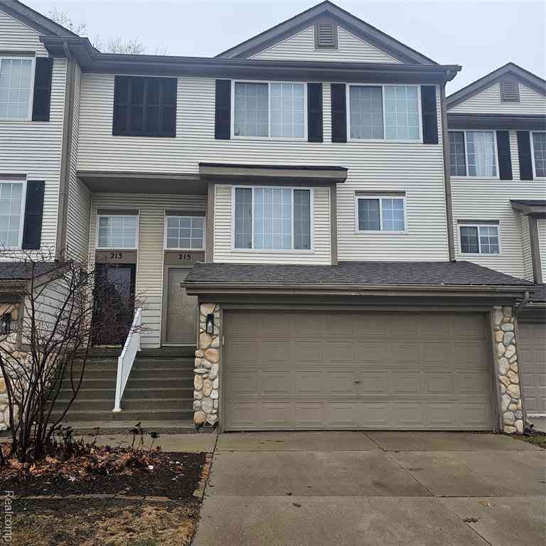 Condo For Sale - 215 Oak Ridge Drive <br/> Pontiac, MI 48341