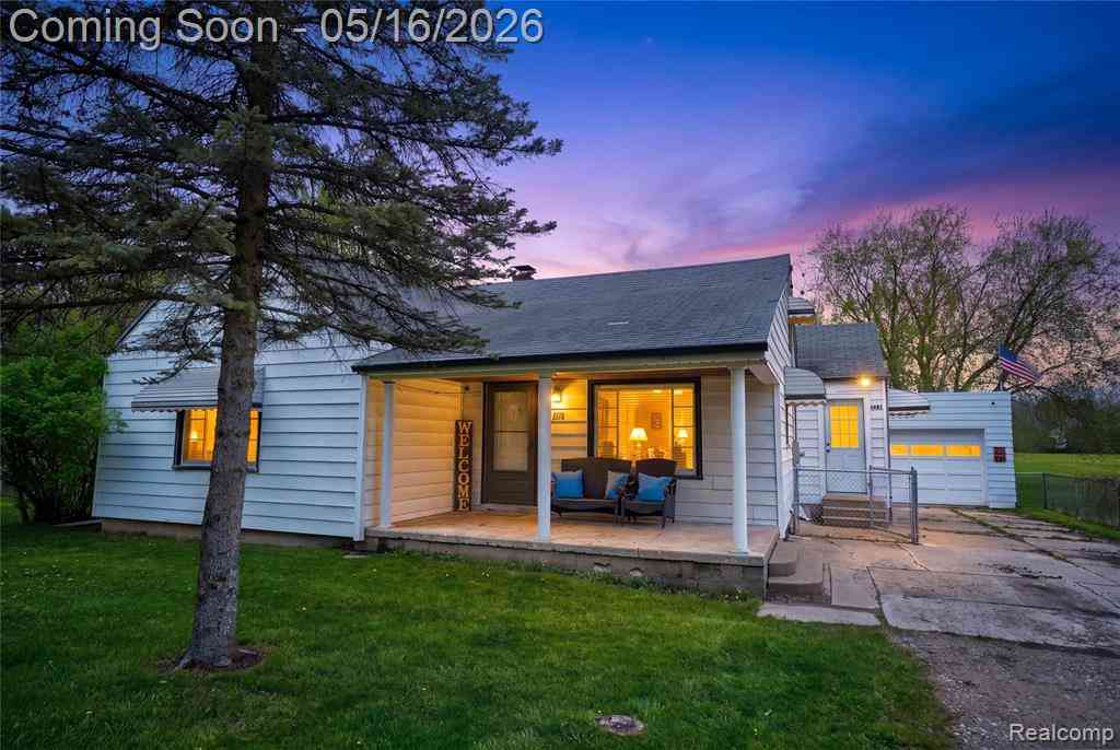 Homes For Sale - 6383 Lapeer Road <br/> Genesee County, Burton, MI 48509