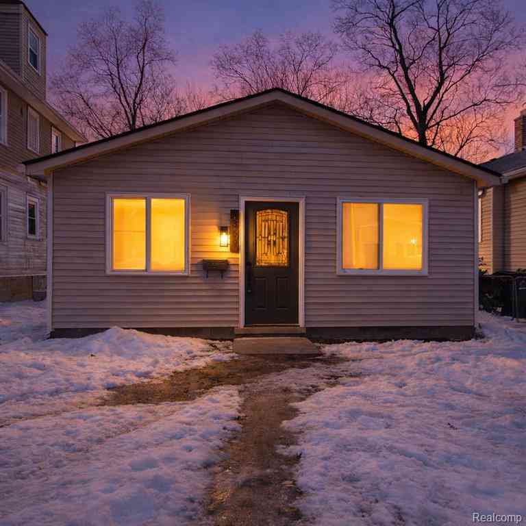 Homes For Sale - 359 Edgewood Place <br/> Oakland County, Ferndale, MI 48220