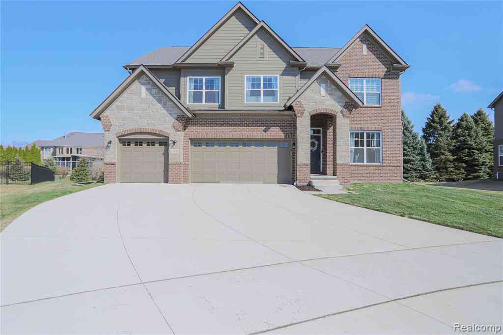 Homes For Sale - 13101 Valencia Drive <br/> Utica, MI 48315
