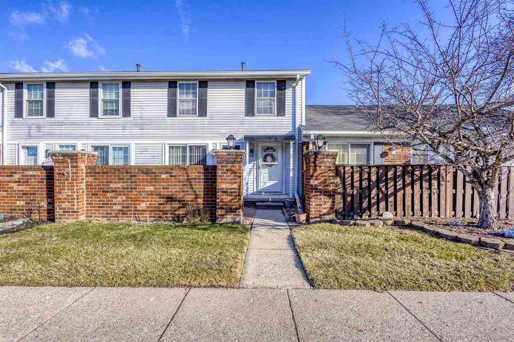 Condo For Sale - 15207 Renshaw Drive <br/> Clinton Township, MI 48038