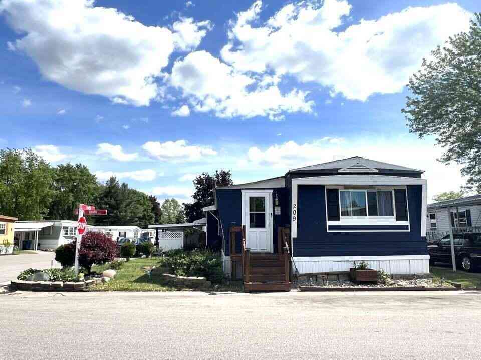 Homes For Sale - 333 E Lakewood Boulevard  #209<br/> Holland, MI 49424