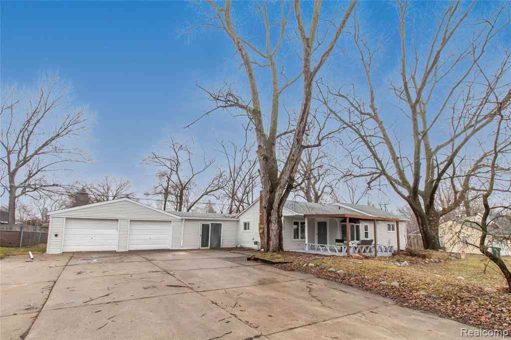 Homes For Sale - 23106 Springbrook Drive <br/> Oakland County, Farmington Hills, MI 48336