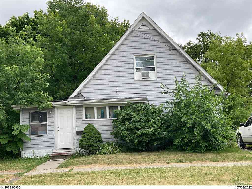 Homes For Sale - 2015 N Charles Street <br/> Saginaw, MI 48602