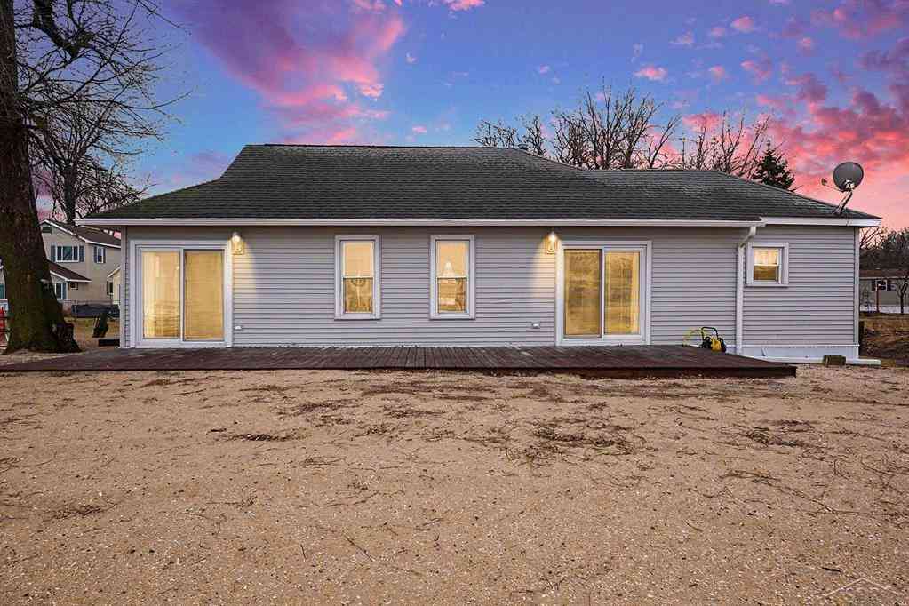 Homes For Sale - 667 Bay Road <br/> Bay City, MI 48706
