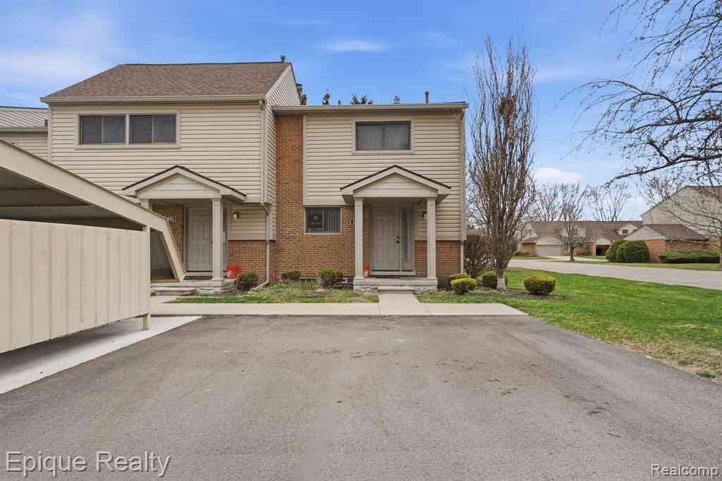 Condo For Sale - 3895 Old Creek Road <br/> Troy, MI 48084