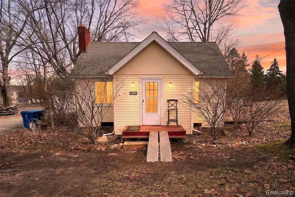 Homes For Sale - 13343 N Fenton Road <br/> Fenton, MI 48430