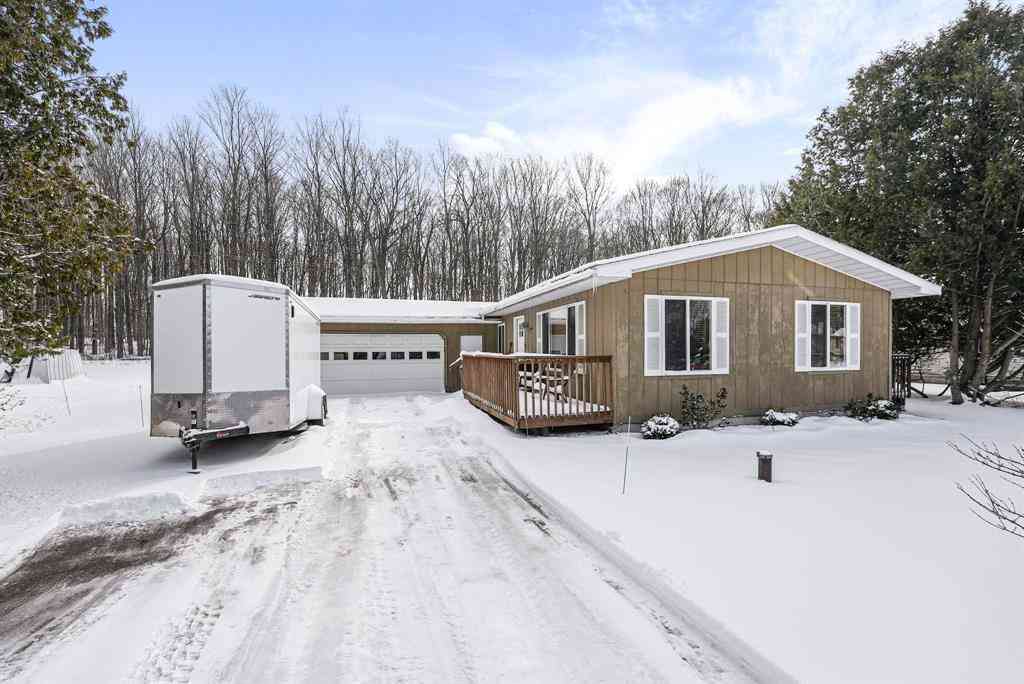 Homes For Sale - 1386 Silverwood Drive <br/> Traverse City, MI 49685