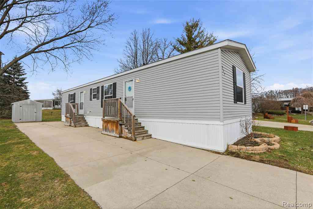 Homes For Sale - 807 Swan Street <br/> Rochester, MI 48309