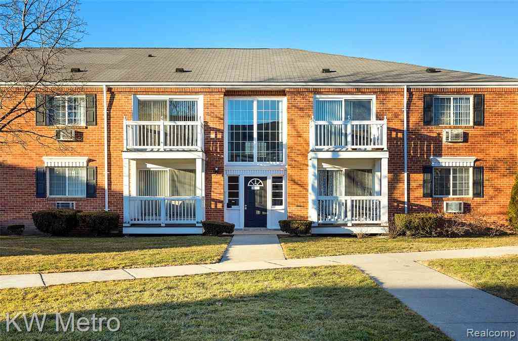 Condo For Rent - 2425 Torquay Avenue  #204<br/> Royal Oak, MI 48073