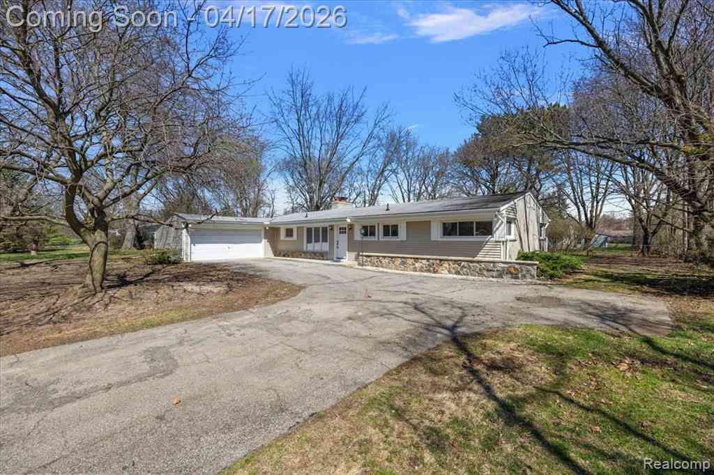 Homes For Sale - 32430 Nottingham Knolls <br/> Oakland County, Farmington Hills, MI 48334