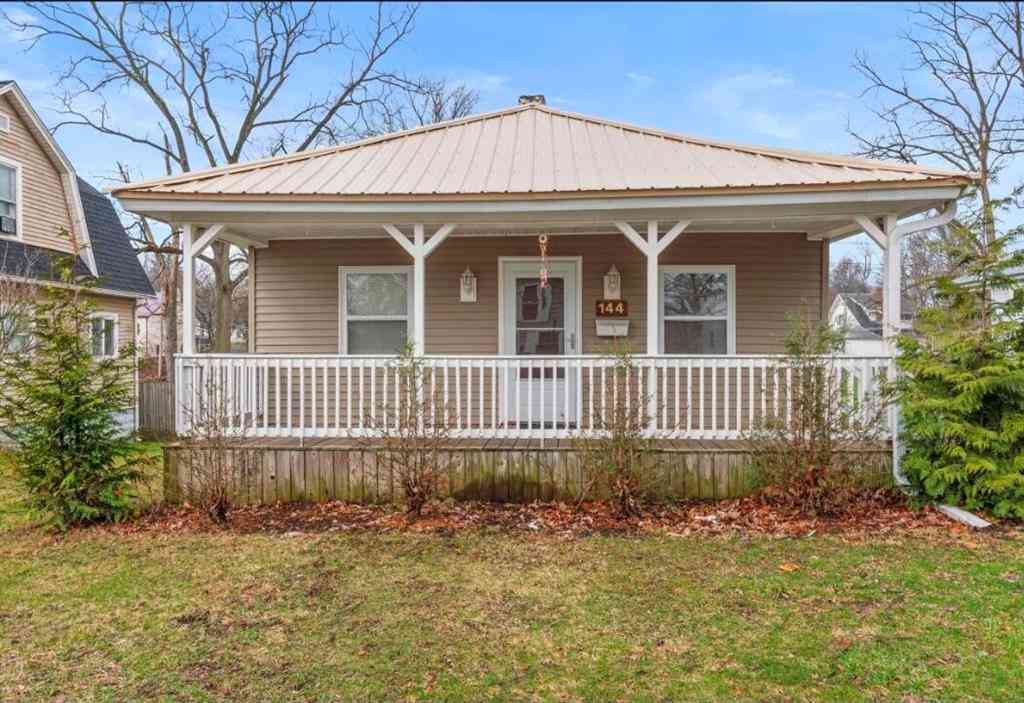 Homes For Sale - 144 S Manning Street <br/> Hillsdale, MI 49242