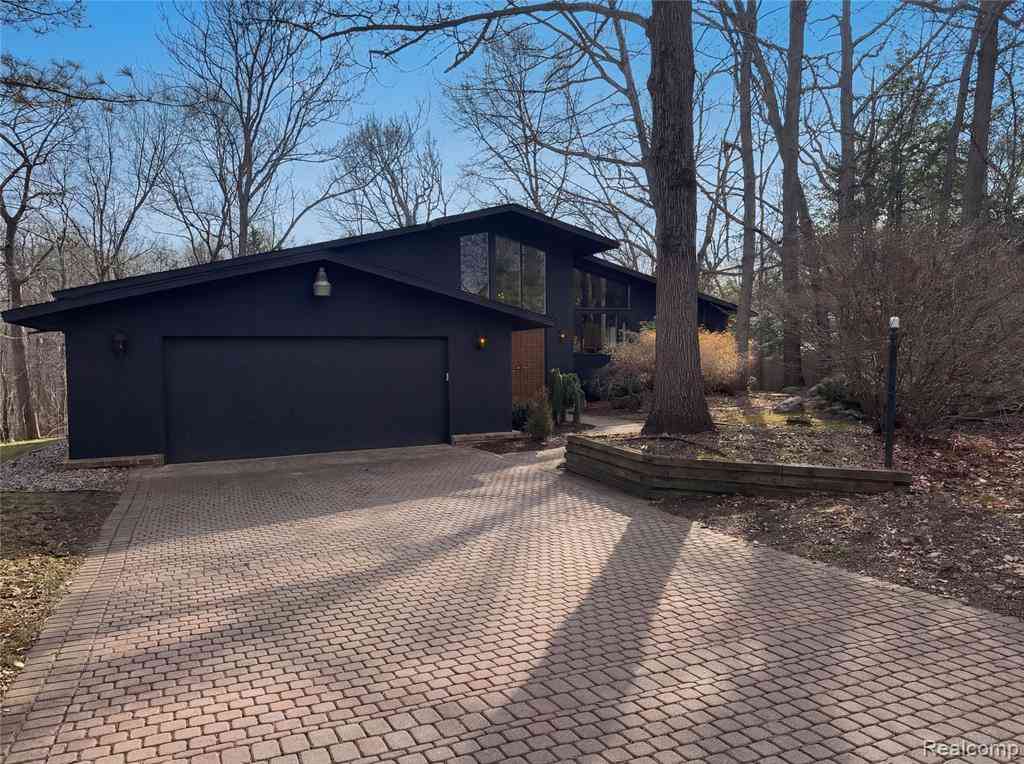Homes For Sale - 4442 Rolling Pine Drive <br/> West Bloomfield, MI 48323