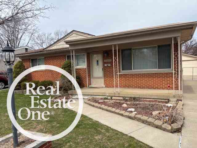 Homes For Sale - 22943 Masonic Boulevard <br/> Saint Clair Shores, MI 48082