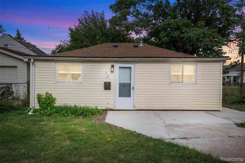 Homes For Sale - 1672 Lafayette Boulevard <br/> Lincoln Park, MI 48146