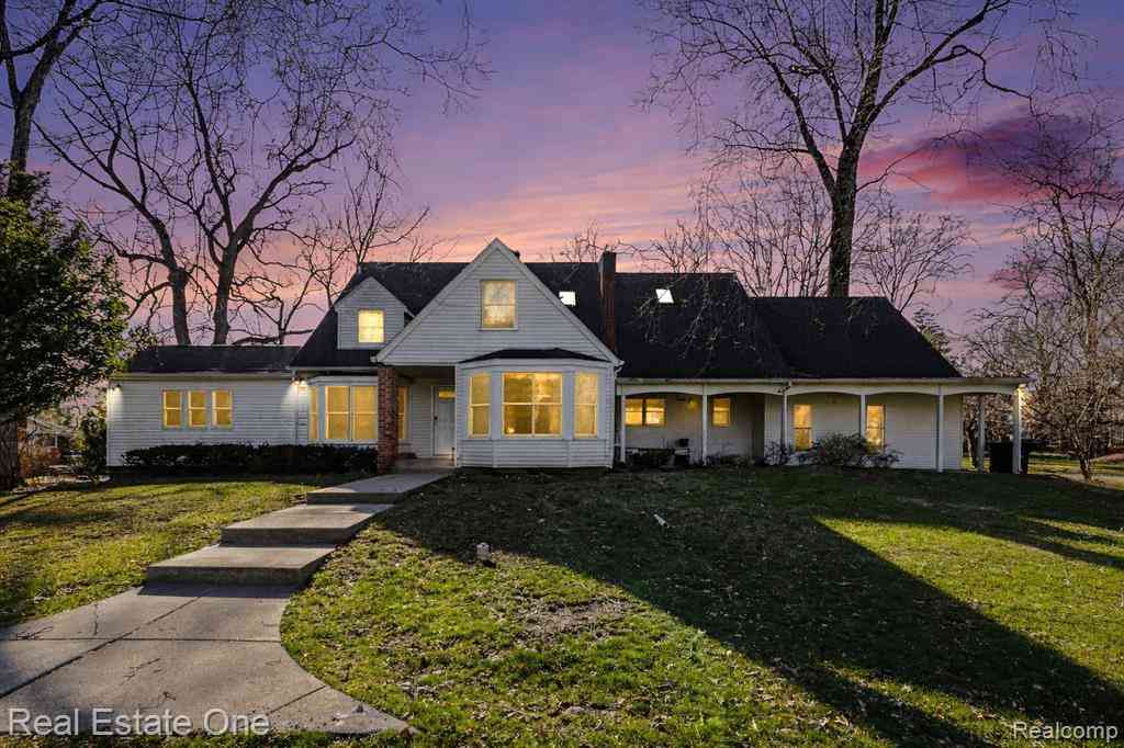 Homes For Sale - 5840 Inkster Road <br/> West Bloomfield, MI 48323