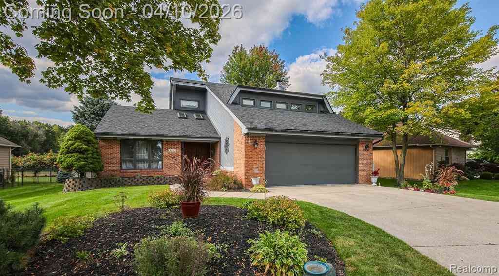 Homes For Sale - 3151 Loon Lake Shores Road <br/> Oakland County, Waterford, MI 48329