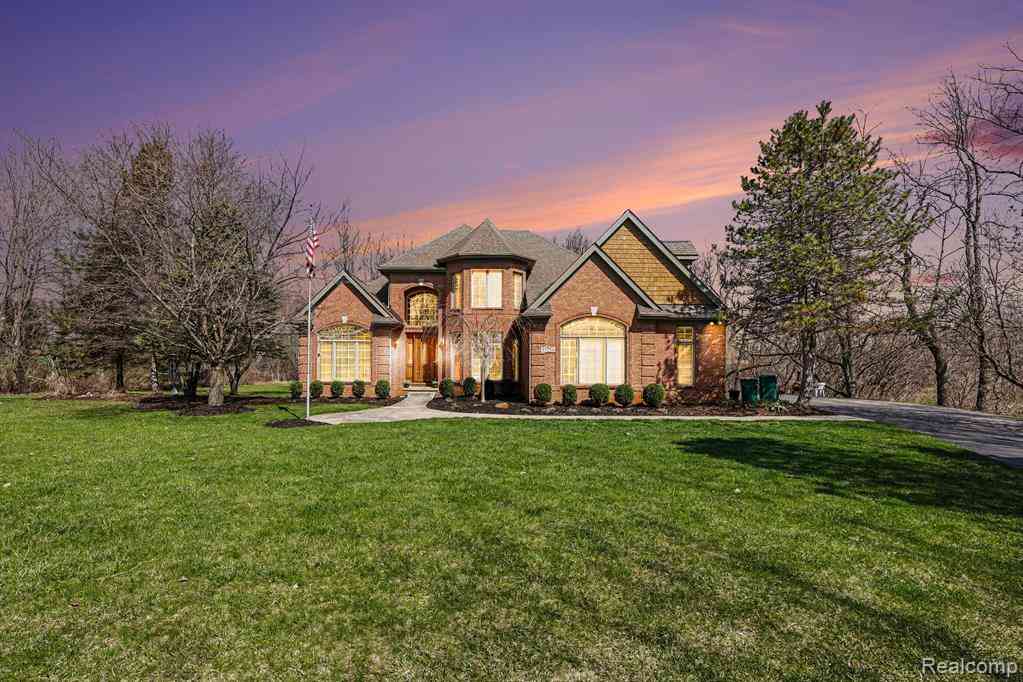 Homes For Sale - 55256 Lee Rd Road <br/> New Hudson, MI 48165