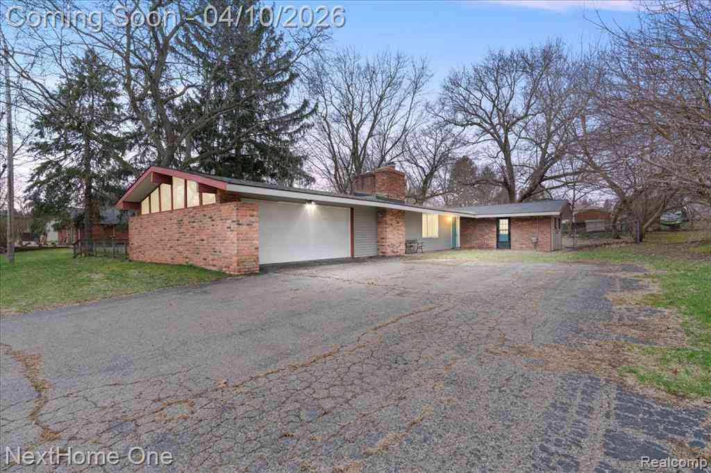 Homes For Sale - 1014 S Adelaide Street <br/> Fenton, MI 48430