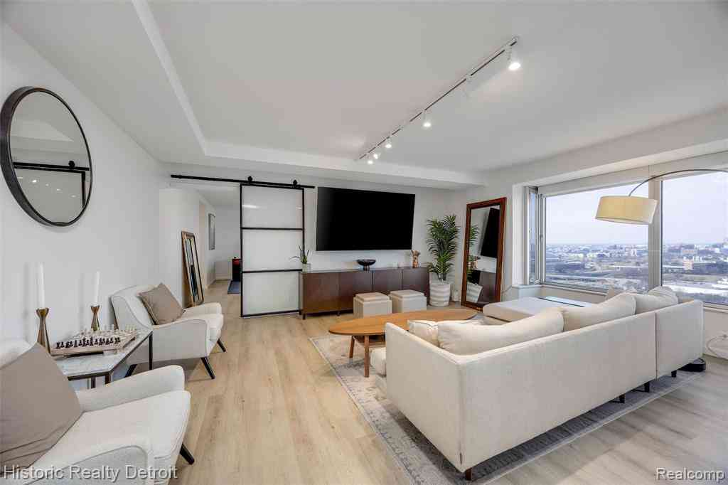 Condo For Sale - 1300 E Lafayette   #2409<br/> Detroit, MI 48207