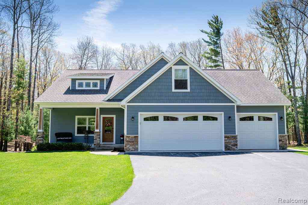 Homes For Sale - 101 Highview Road <br/> Traverse City, MI 49696