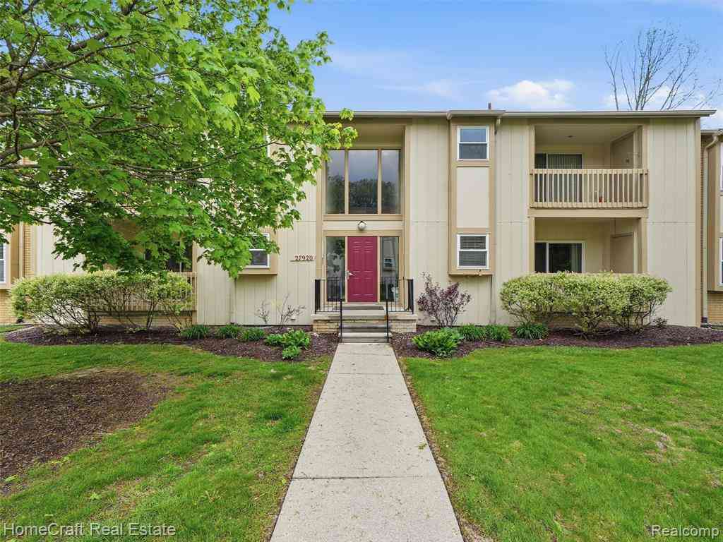 Condo For Sale - 27920 Berrywood Lane  #33<br/> Farmington Hills, MI 48334