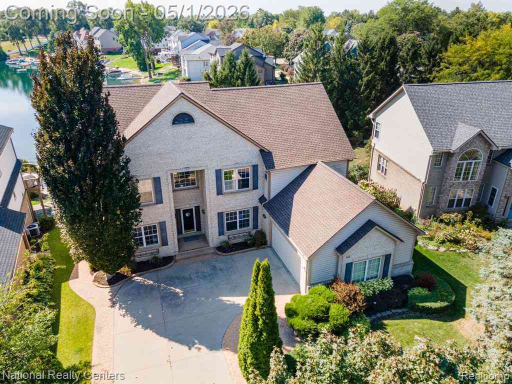 Homes For Sale - 542 Bay Pointe Drive <br/> Oxford, MI 48371