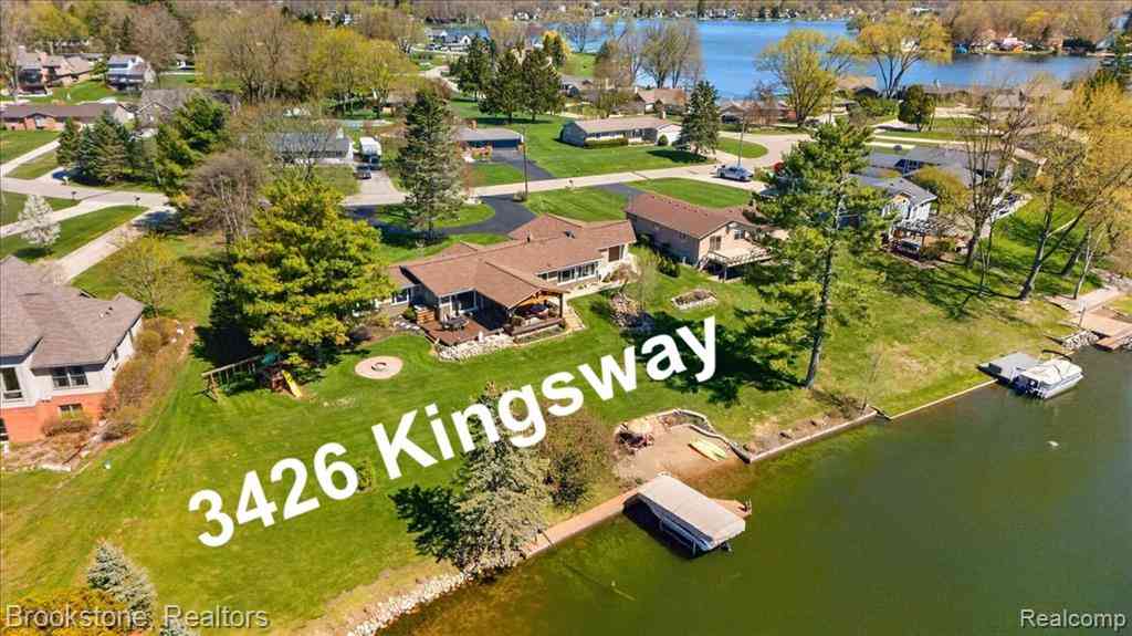 Homes For Sale - 3426 Kingsway  <br/> Highland, MI 48356