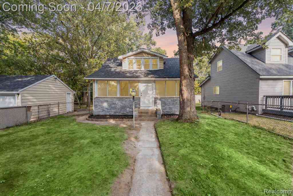 Homes For Sale - 23248 Helen Street <br/> Southfield, MI 48033