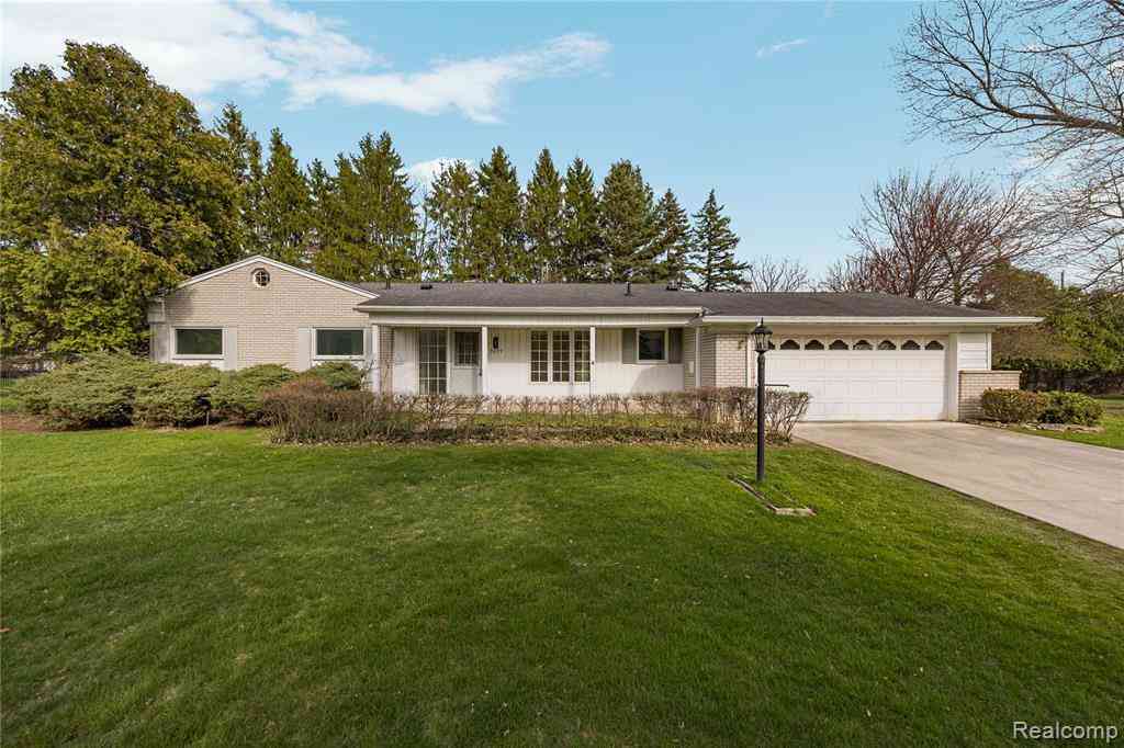 Homes For Sale - 7077 Brookridge Drive <br/> West Bloomfield, MI 48322