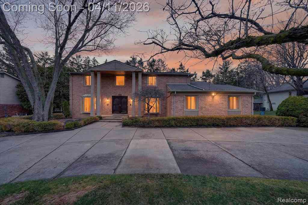 Homes For Sale - 21770 Riverview Drive <br/> Oakland County, Beverly Hills, MI 48025