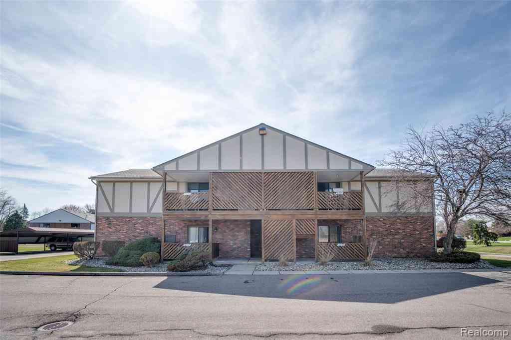 Condo For Sale - 16432 Clarkson Drive  #61<br/> Fraser, MI 48026