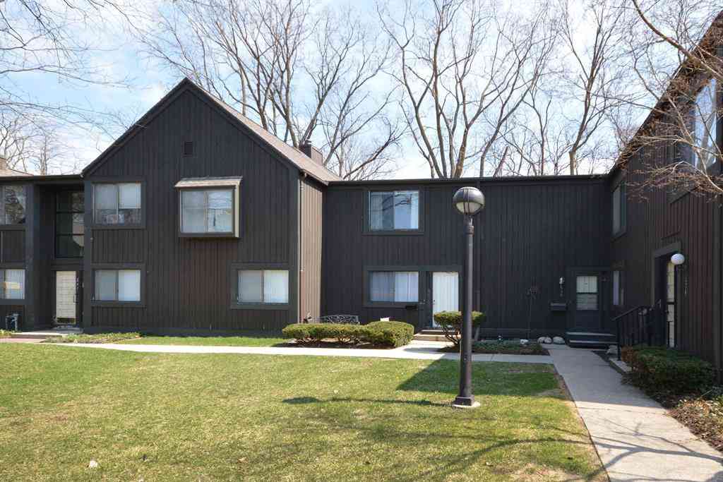 Condo For Sale - 230 Falkirk Court <br/> Kalamazoo County, Kalamazoo, MI 49006