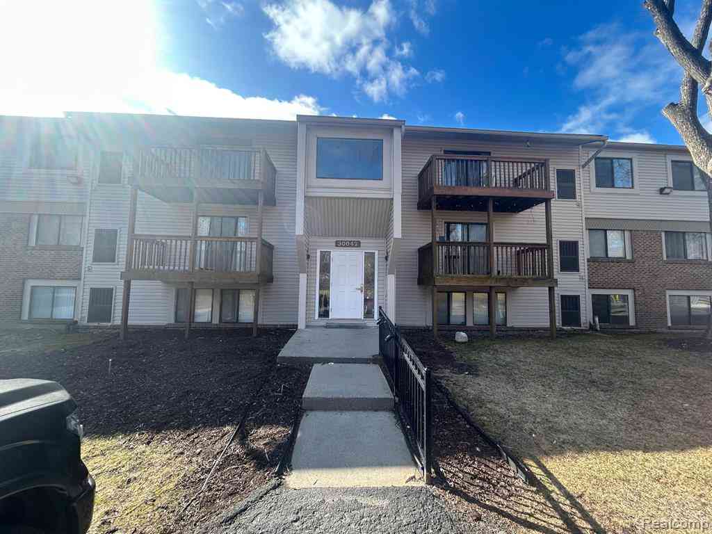 Condo For Rent - 30042 W 12 Mile Road  #56<br/> Farmington Hills, MI 48334