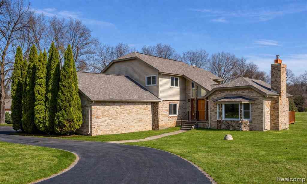 Homes For Sale - 3105 Hickory Ridge Drive <br/> Oakland County, Ortonville, MI 48462