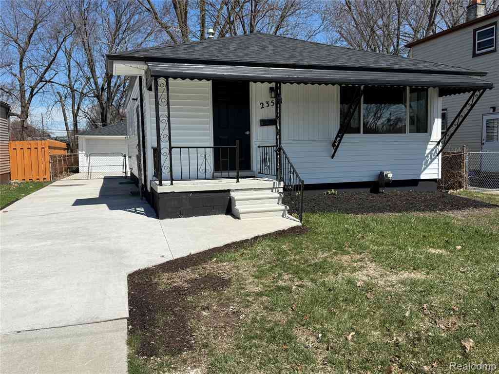 Homes For Sale - 23541 Elmira Street <br/> Macomb County, Saint Clair Shores, MI 48082