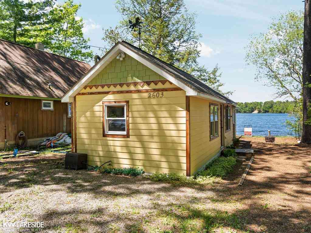 Homes For Sale - 2603 Crescent Shores Drive <br/> Traverse City, MI 49685