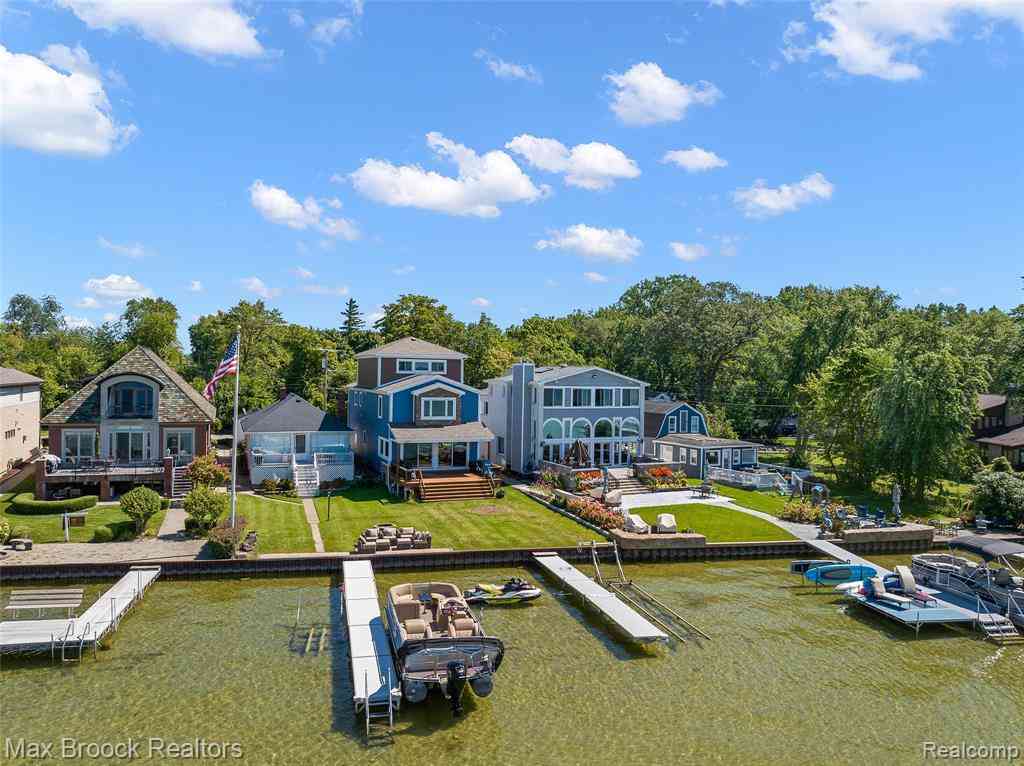 Homes For Rent - 2022 Willow Beach Street <br/> Keego Harbor, MI 48320