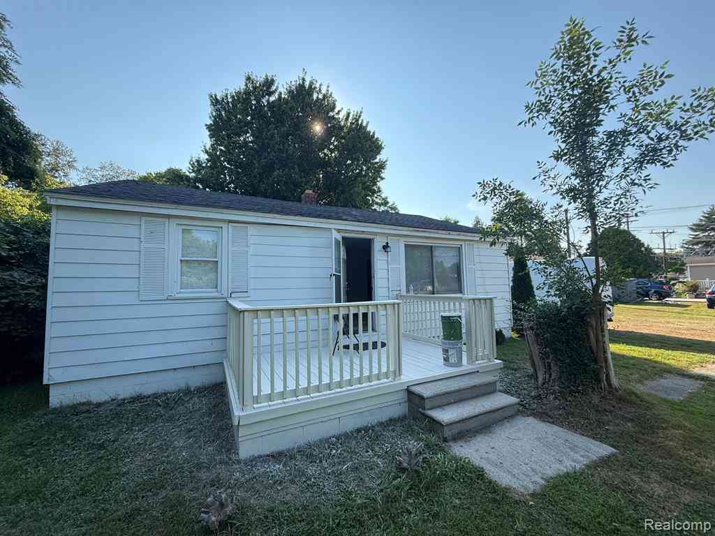 Homes For Sale - 7189 Lakeshore Road <br/> Lakeport, MI 48059