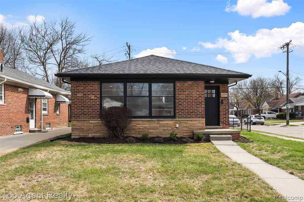 Homes For Sale - 12751 Oak Park Boulevard <br/> Oakland County, Oak Park, MI 48237