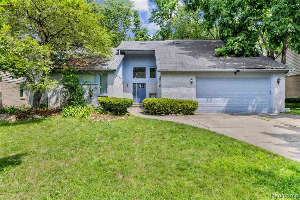 Homes For Sale - 3195 Green Oaks Drive <br/> West Bloomfield, MI 48324
