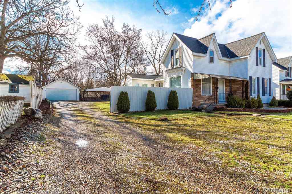 Homes For Sale - 825 N Main Street <br/> Lapeer, MI 48446