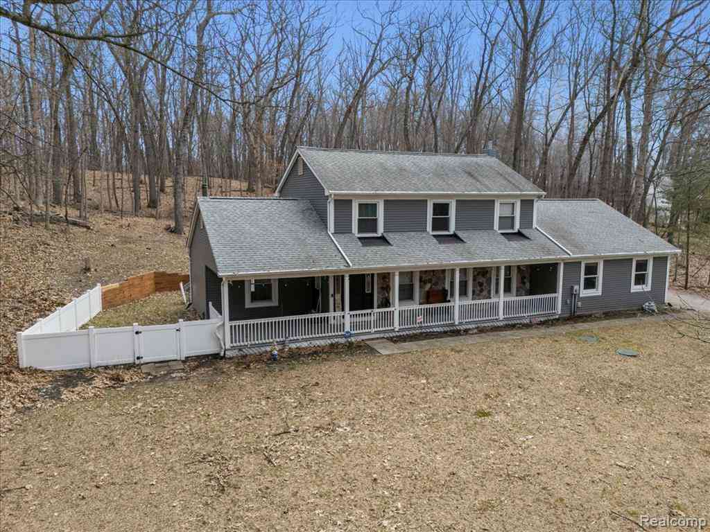 Homes For Sale - 2477 Spruce Ridge <br/> Howell, MI 48855
