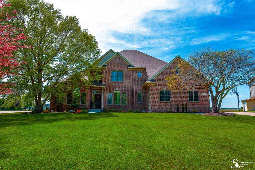 Homes For Sale - 327 Pebble Beach Drive <br/> Monroe, MI 48162