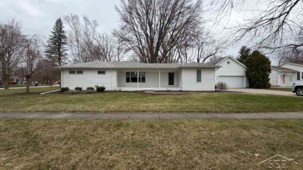 Homes For Sale - 701 Airfield Lane <br/> Midland, MI 48642