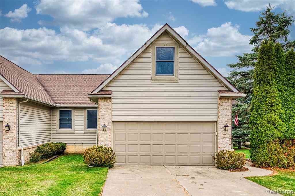 Condo For Sale - 216 Canterbury Court <br/> Linden, MI 48451