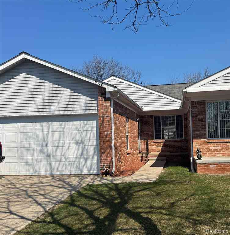 Condo For Sale - 27114 Antonio Drive <br/> Macomb County, Roseville, MI 48066
