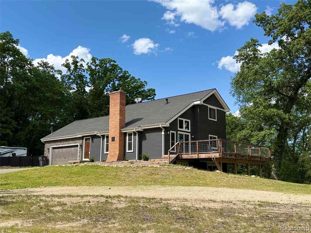 Homes For Sale - 2929 Acorn Lane <br/> Howell, MI 48843