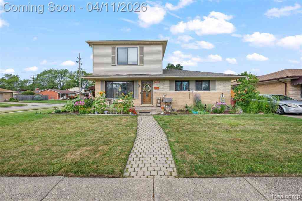 Homes For Sale - 21301 Violet Street <br/> Saint Clair Shores, MI 48082
